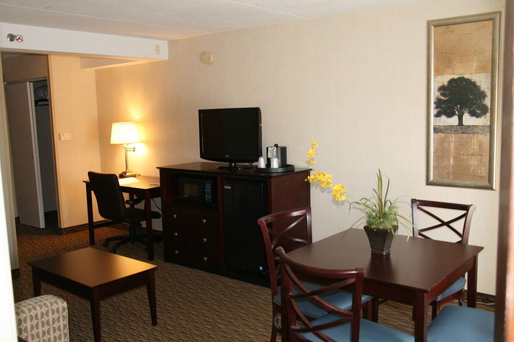 Fairfield Inn & Suites Springfield אנפילד מראה חיצוני תמונה