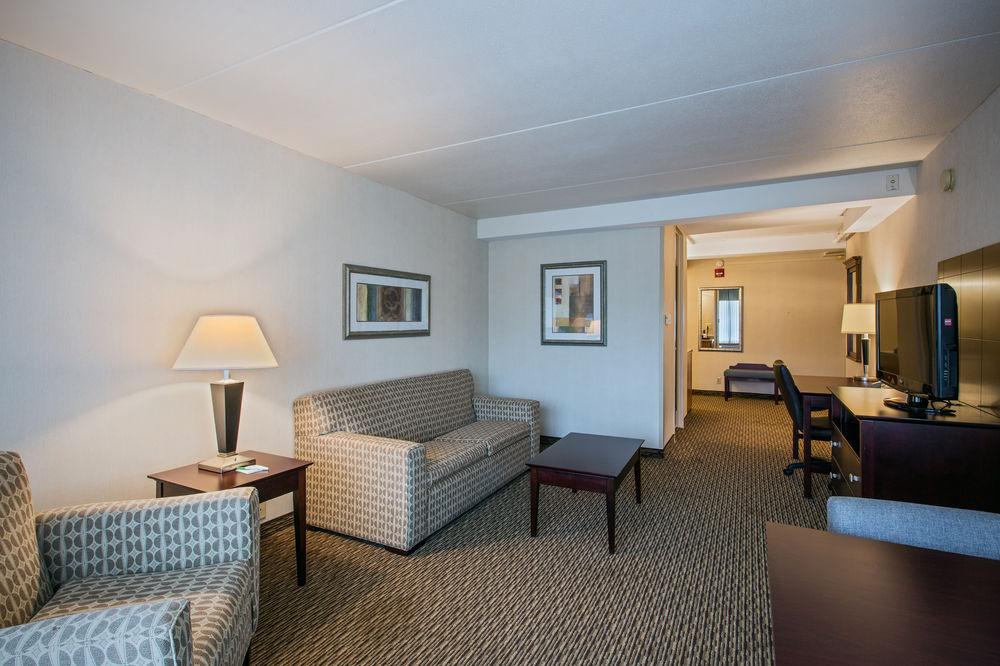 Fairfield Inn & Suites Springfield אנפילד מראה חיצוני תמונה
