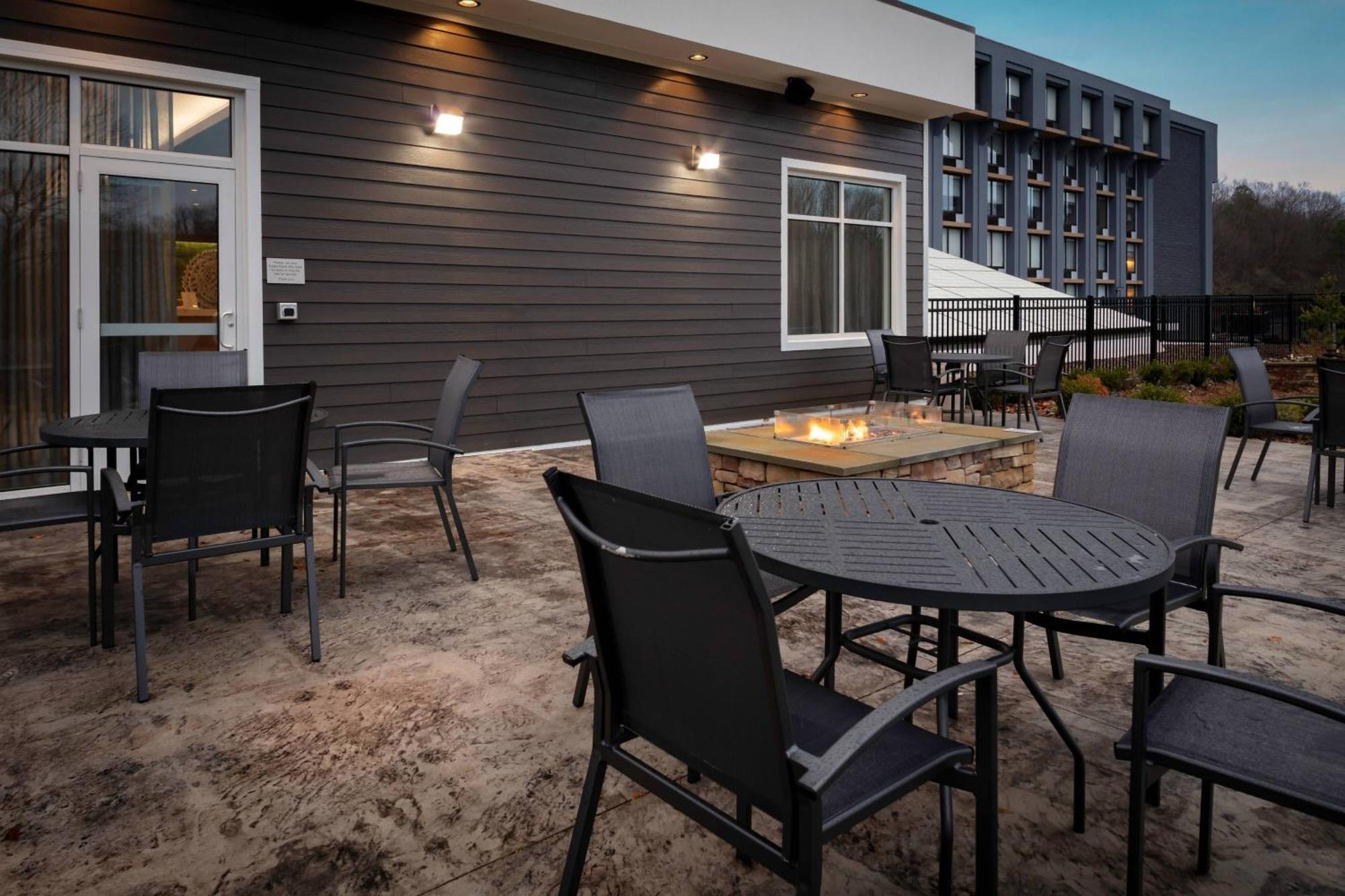 Fairfield Inn & Suites Springfield אנפילד מראה חיצוני תמונה